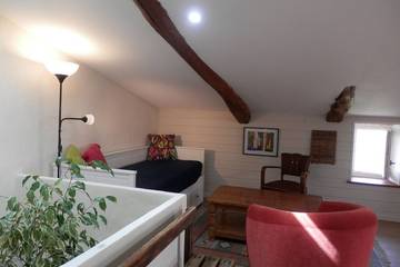 Gîte pour 6 personnes, avec jardin à Cabrières