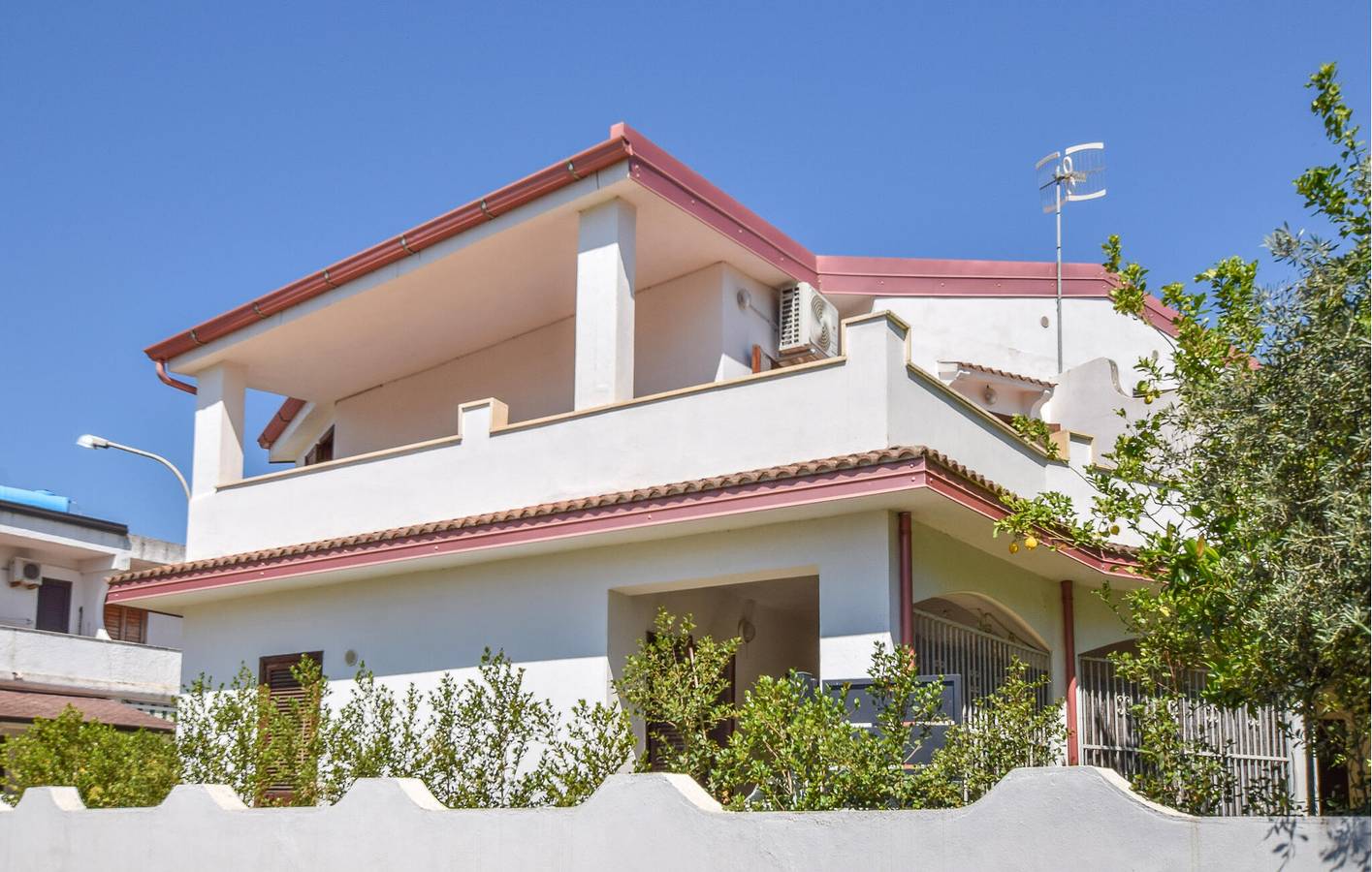 Gemütliches Apartment am Strand mit Garten und Parkplatz in Stalettì, Catanzaro Provinz