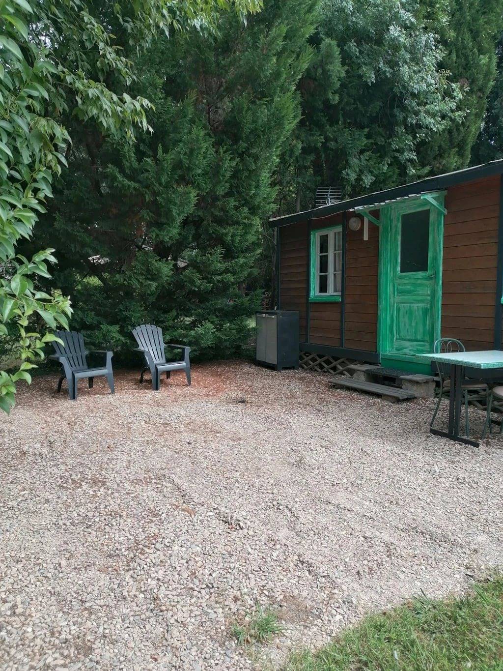 Zecamping 4* piscine chiens acceptés jacuzzi chalet Tv clim 18m2 in Noves, Région d'Arles