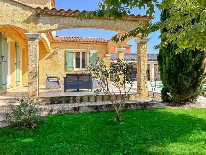 Location de vacances pour 12 personnes, avec piscine et jardin à Redessan - 2