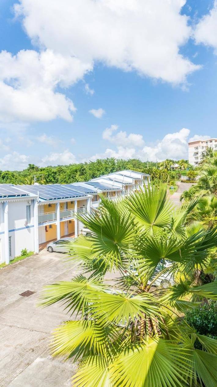 Appart’hôtel pour 3 personnes, avec vue ainsi que jardin et piscine en Martinique - 2
