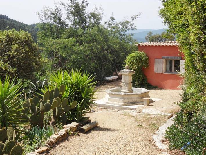 Location de vacances pour 2 personnes, avec jardin ainsi que vue et piscine, animaux acceptés à La Garde-Freinet - 4