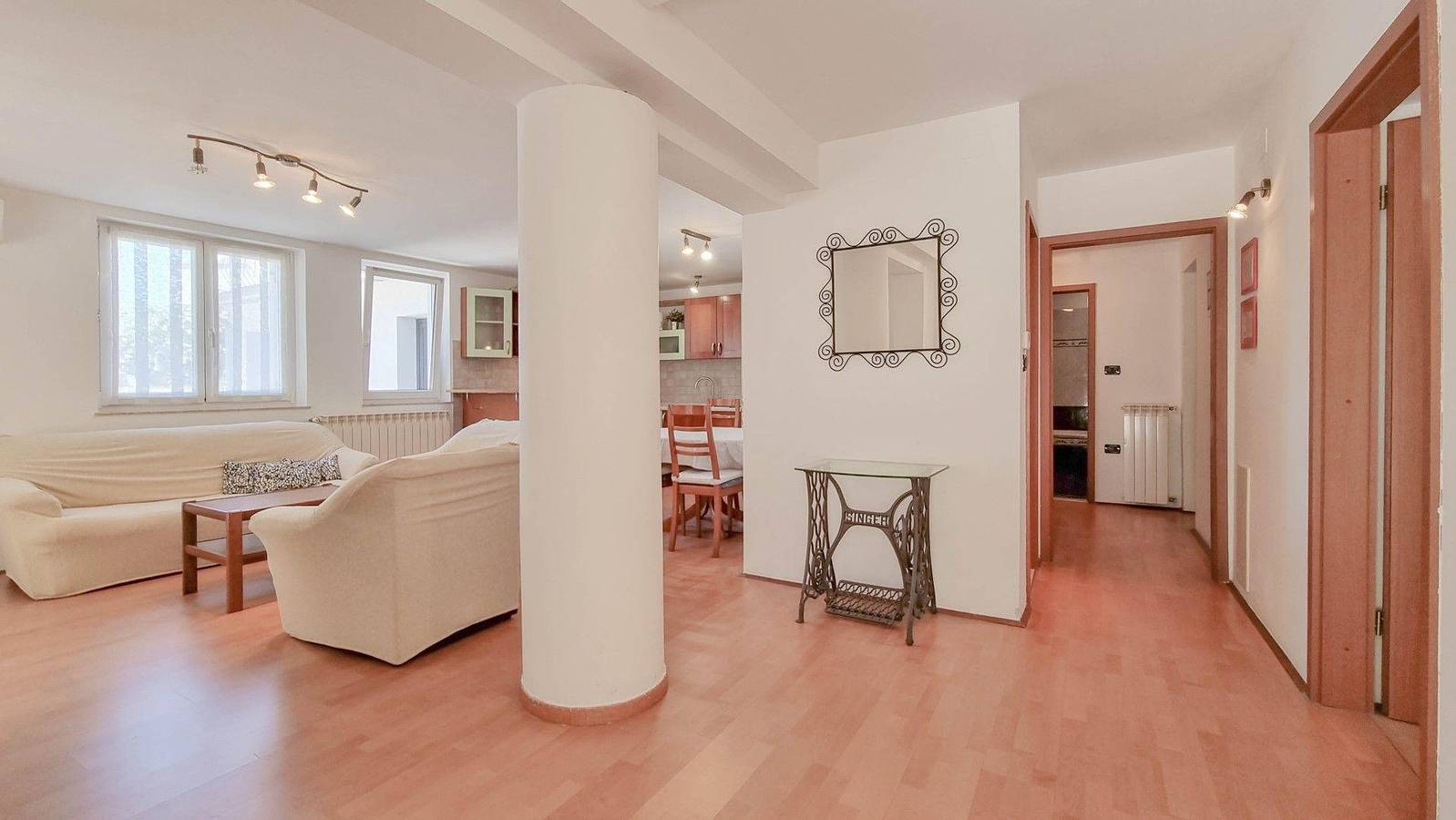 Apartamento vacacional entero, Apartment for 4 persons approx. 80 m² in Novigrad, Istria (West coast of Istria) in Novi Grad, Region de Umag