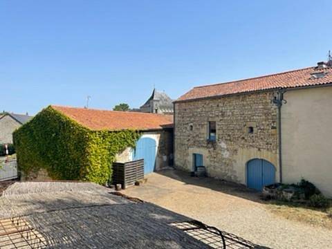 Location de vacances pour 2 personnes, avec terrasse et jardin à Le Puy-Notre-Dame - 3