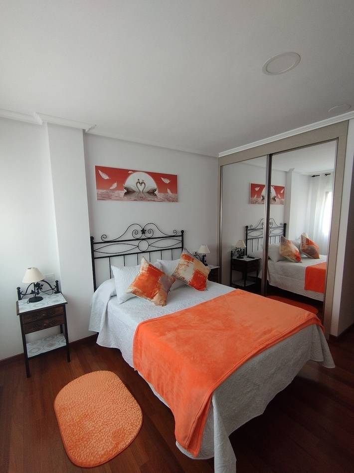 Ganze Wohnung, Apartment 'Son' mit Meerblick, Balkon und Wlan in Praia da Concha (Cee), Cee