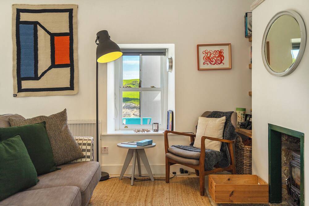 A pretty cottage by the sea, with uplifting views and lively Kinsale nearby. in County Cork
