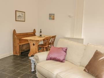Log Cabin for 2 People in Red Wharf Bay, Isle of Anglesey, Photo 4