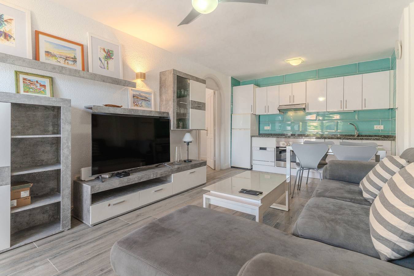 Apartamento entero, Vacaciones 'Colina Blanca Sunset View' con vistas al mar, piscina compartida y Wi-Fi in San Eugenio Alto, Adeje