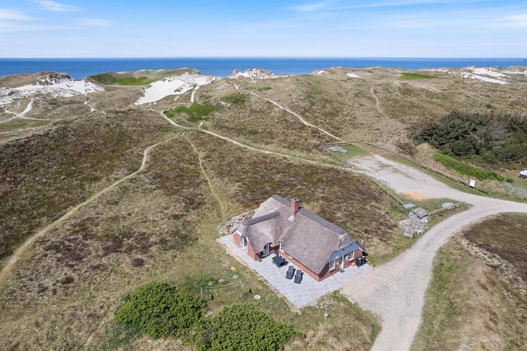 Strandnahes Reetdachhaus mit Sauna, Whirlpool und Kamin in Hvide Sande, Holmsland Klit