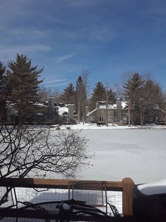 Beautiful Chalet in Lake Harmony at Jack Frost Mtn with scenic Pond View in Blakeslee, Carbon County (PA)