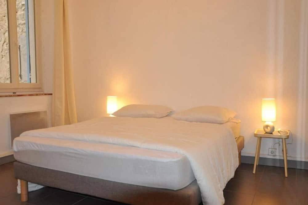 Ganze Wohnung, Spacious T4 apartment with private courtyard in Marseille, Marseille und Umgebung