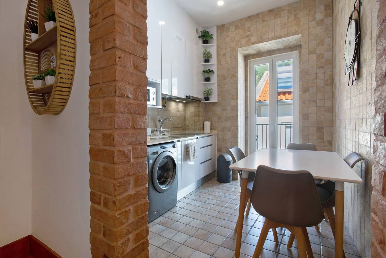 Apartamento entero, Apartamento "Casa Ribeiro - Tropical" con balcón y Wi-Fi in Praia da Nazaré, Nazaré
