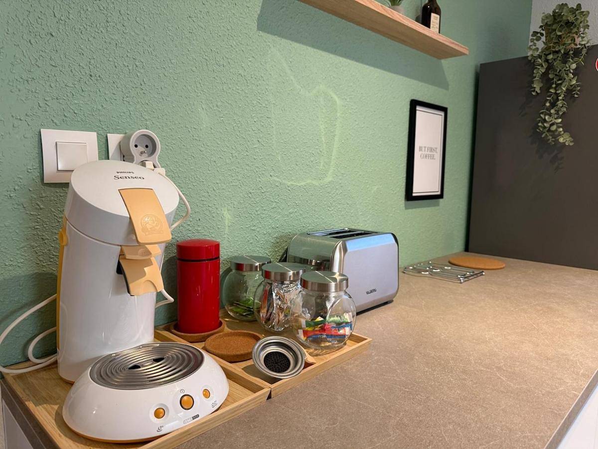 Appartement entier, Le Clair de Lune Elegant T3 with Private Parking in Maubeuge, Avesnes-sur-Helpe