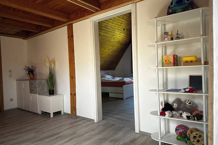 Appartement entier, Large 4-room apartment in the center of Heidingsfeld, balcony, self-check-in, 8 guests in Würzburg, Région viticole de Franconie