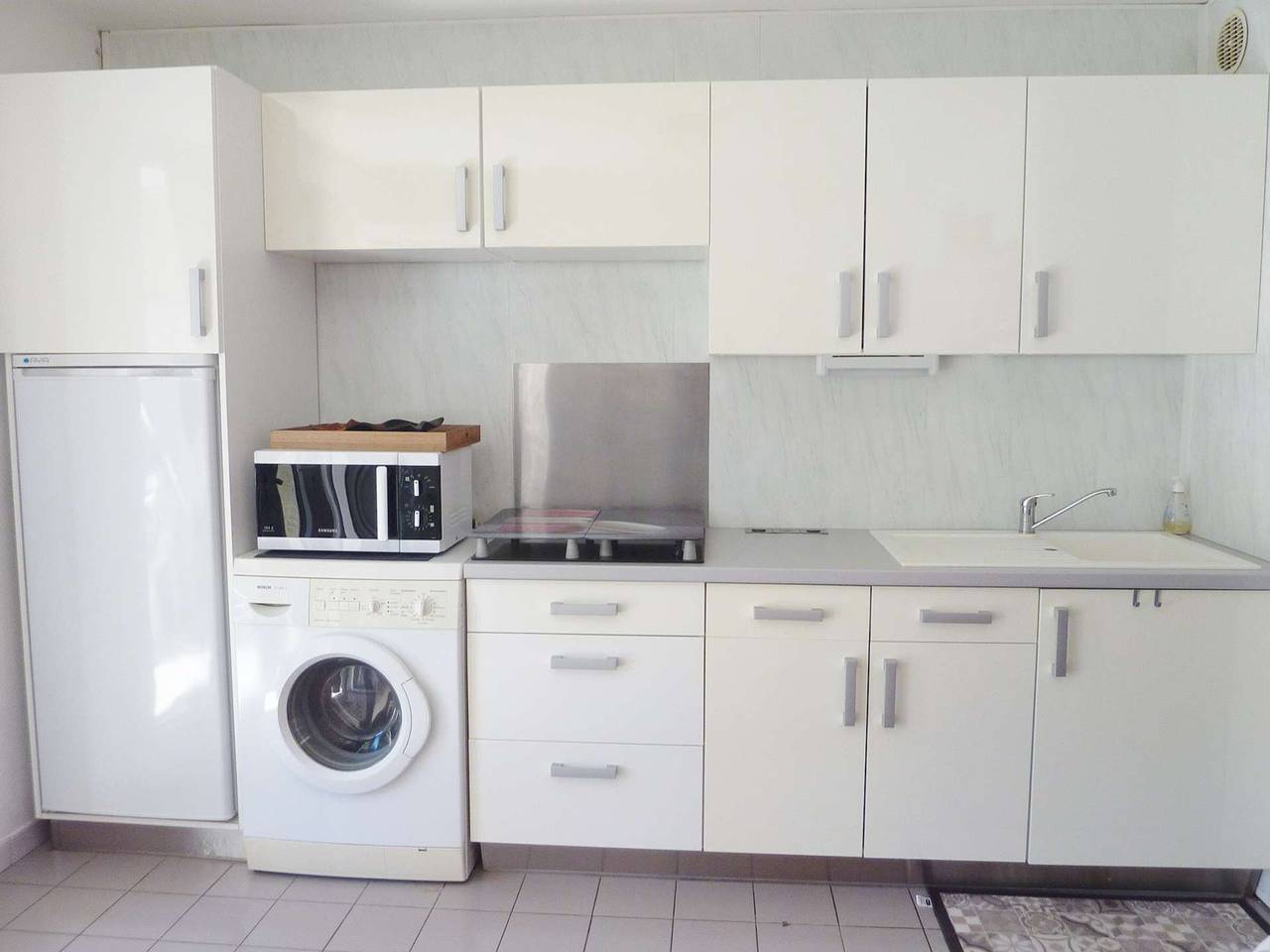 Entire apartment, Charming Ground-Floor Apartment Near Beach with Terrace & Bbq in Marseillan, Côte d'Améthyste