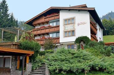 Ferienwohnung für 6 Personen, mit Ausblick und Garten, kinderfreundlich in Kössen