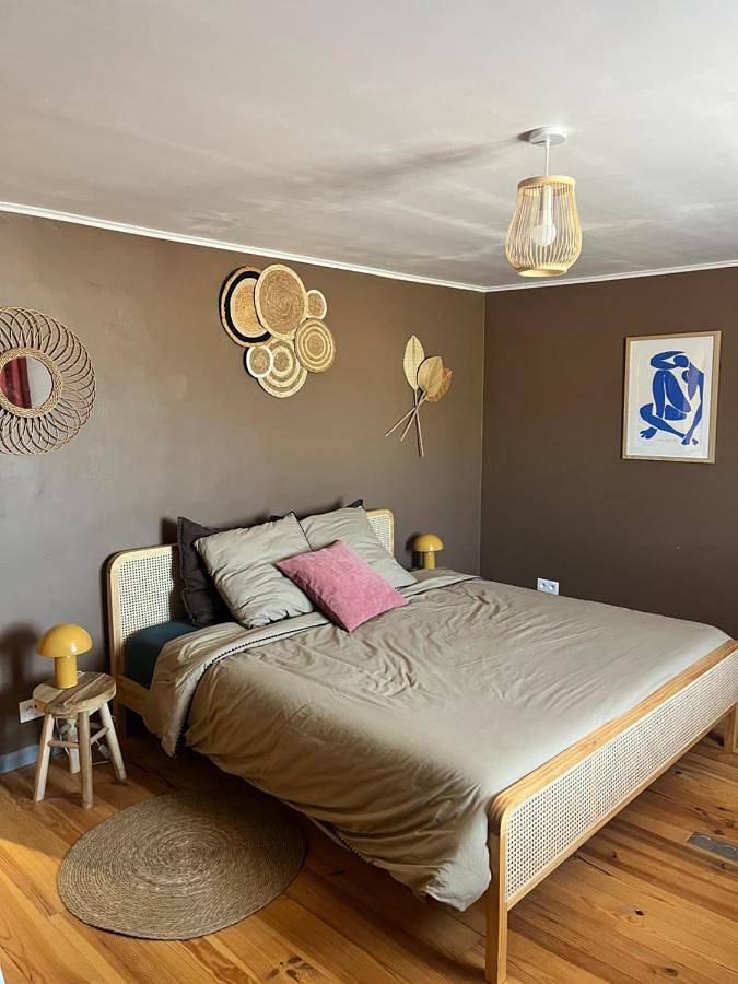 Location de vacances pour 2 personnes, avec Terrasse et Jardin ainsi que Piscine et Vue à Cazalrenoux