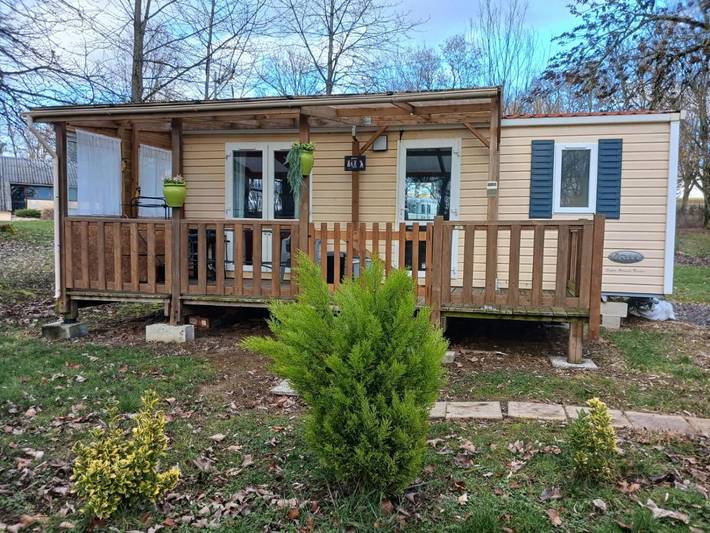 Camping pour 4 personnes, avec Terrasse et Jardin ainsi que Vue et Vue sur le lac dans les Ardennes