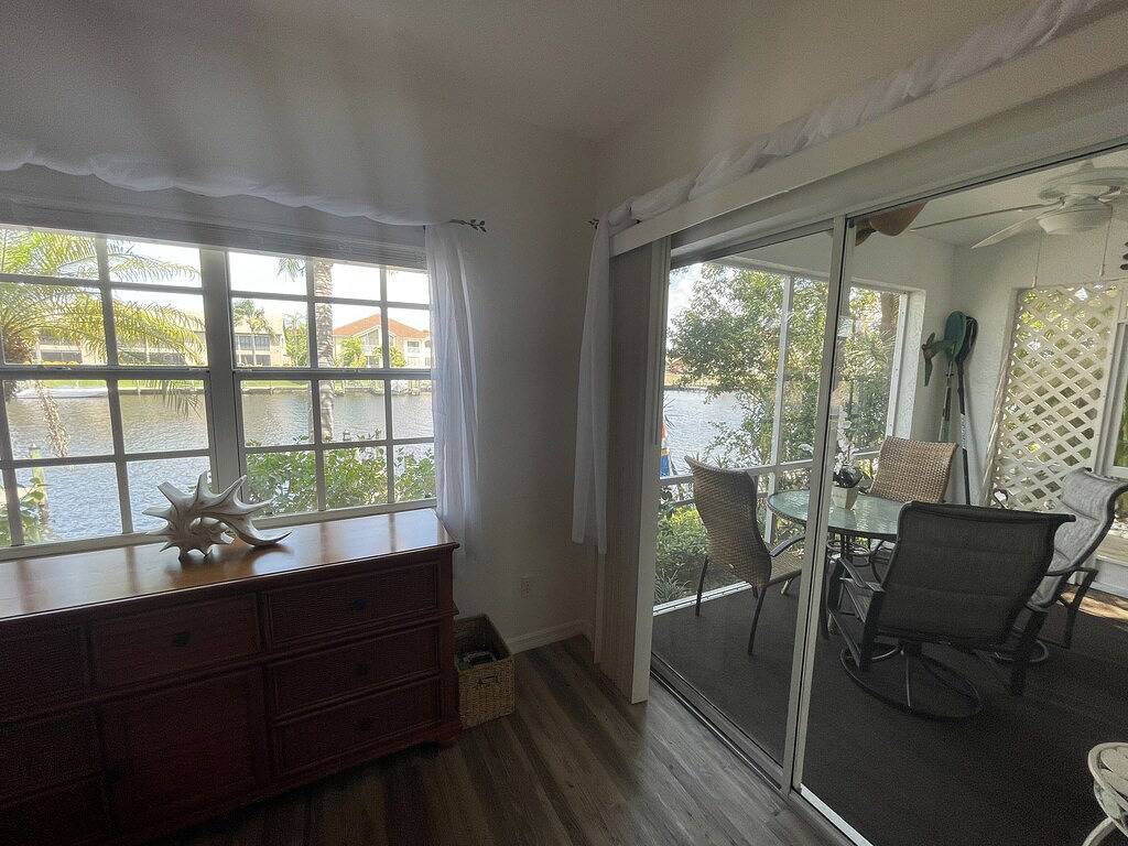 Enchanting tropical waterfront villa with boat slip, bikes, kayaks heated  pool! in Cape Coral, Southwest Florida