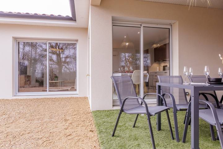 Gîte pour 6 personnes, avec Jacuzzi ainsi que Terrasse et Jardin dans Chaveyriat