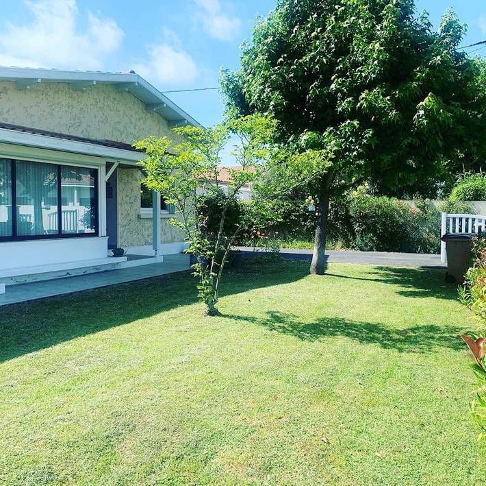Gîte pour 6 personnes, avec terrasse et jardin