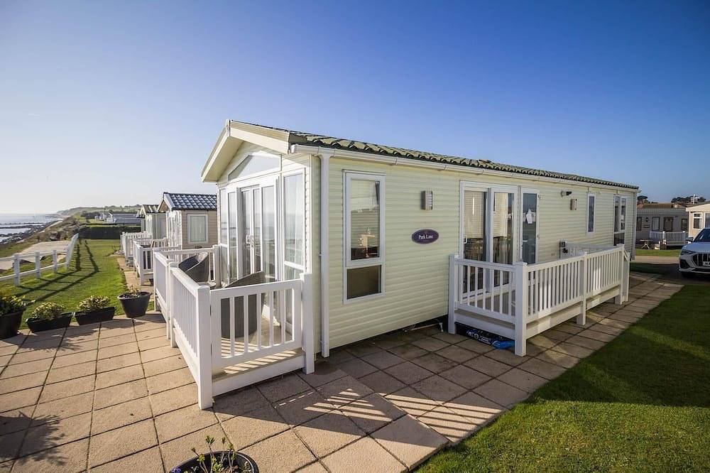 Stunning caravan with full sea views at Hopton Haven ref 80044S in Hopton-on-Sea, Great Yarmouth