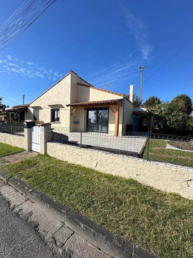 Location de vacances pour 6 personnes, avec jardin à Semussac