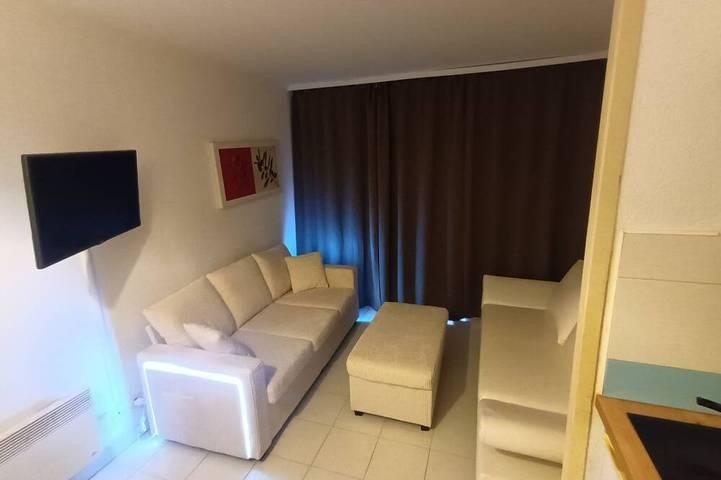Gîte pour 5 personnes, avec balcon ainsi que piscine et jardin dans Theatre De La Licorne - 4
