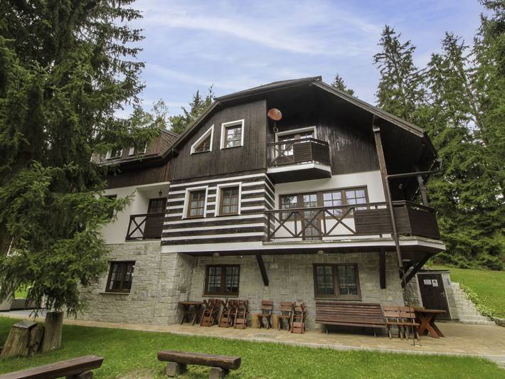 Ferienhaus für 19 Personen, mit Balkon und Garten in Nordböhmen