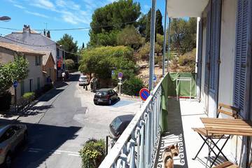 Gîte pour 5 personnes, avec balcon dans Plage de l'Almanarre