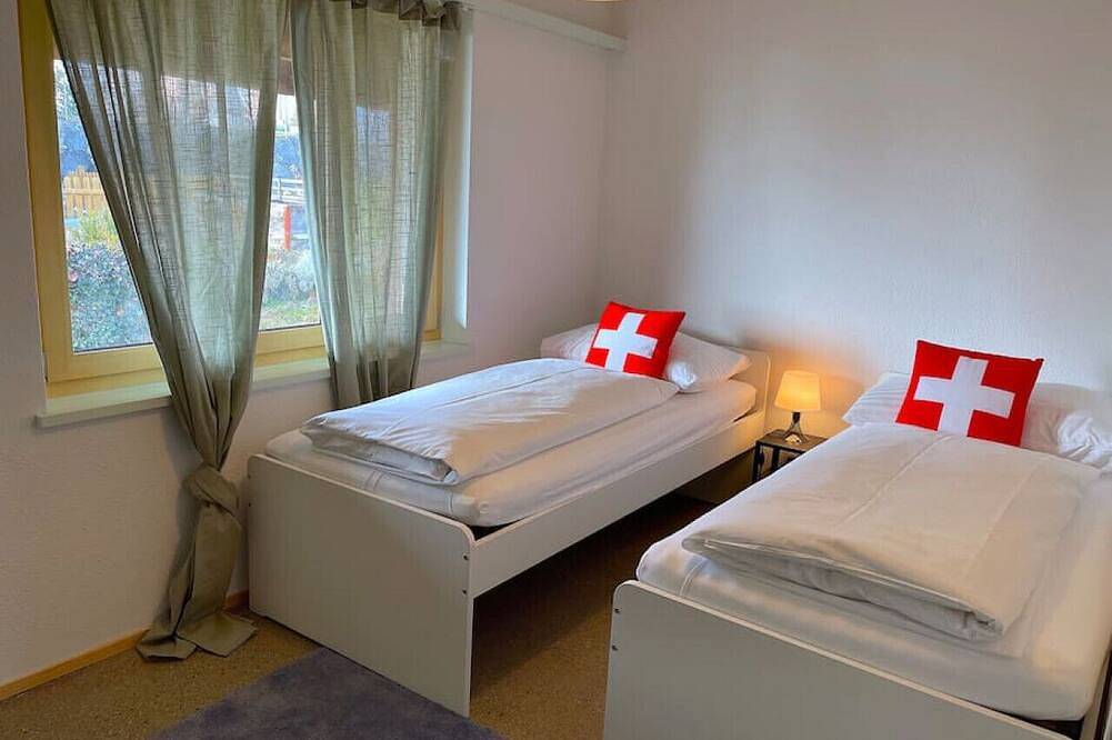 Concierge, Lake Thun/Alps Scenic Views by Swisshut in Sigriswil, Meer van Thun