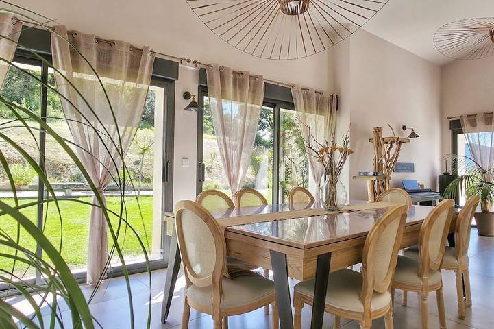 Maison de vacances pour 10 personnes, avec jardin et piscine à Roche-Saint-Secret-Béconne