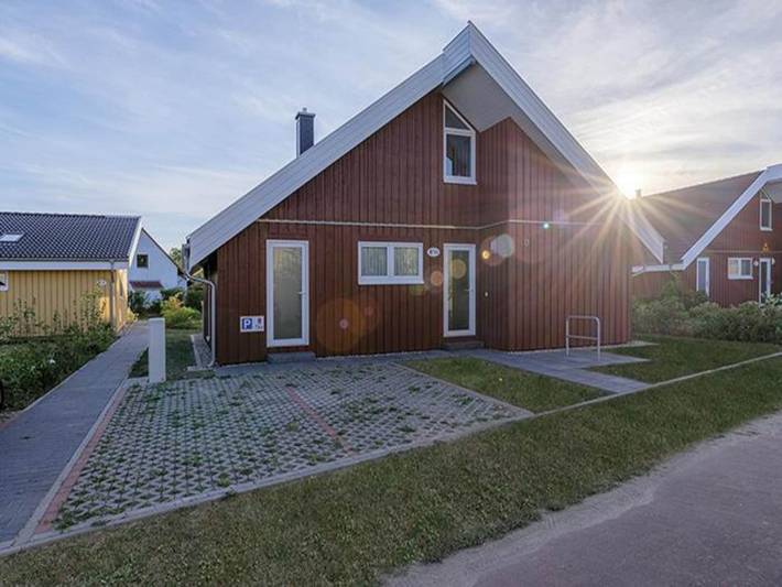 Ferienpark für 6 Personen, mit Balkon und Terrasse sowie Garten und Sauna in Röbel-Müritz