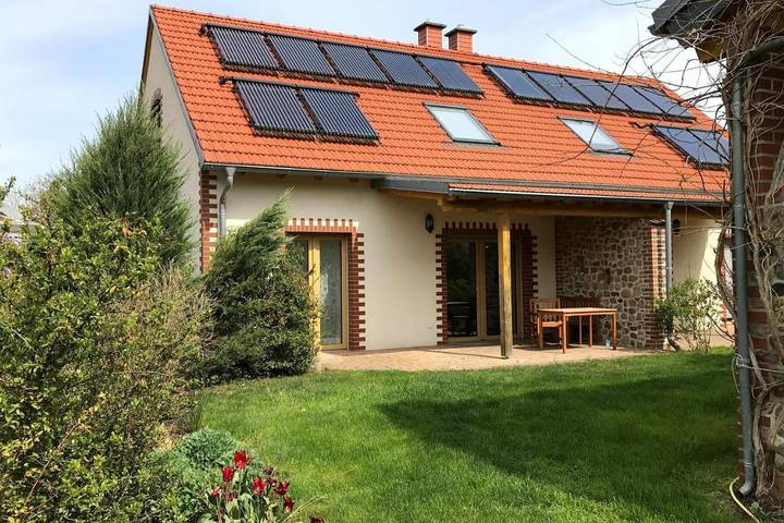 Ferienhaus für 6 Personen, mit Terrasse und Garten sowie Pool und Sauna