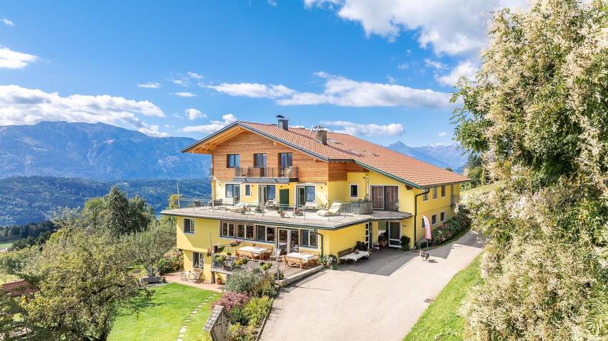 Ferienhaus für 5 Personen, mit Balkon und Terrasse sowie Garten und Pool am Millstätter See