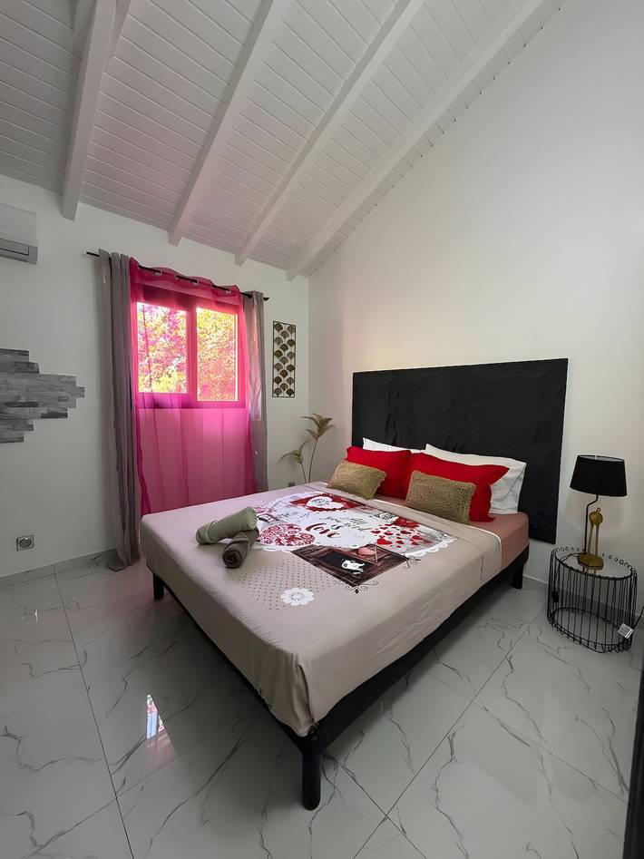 Villa 'Zion' con vista mare, Wi-Fi e aria condizionata in Plage de Ferry, Deshaies