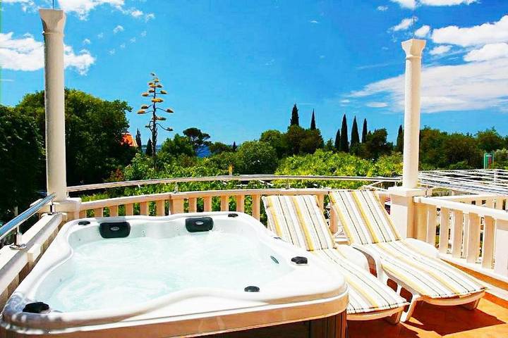 B&b per 4 persone, con Balcone e Terrazza nonché Idromassaggio e Giardino a Breno