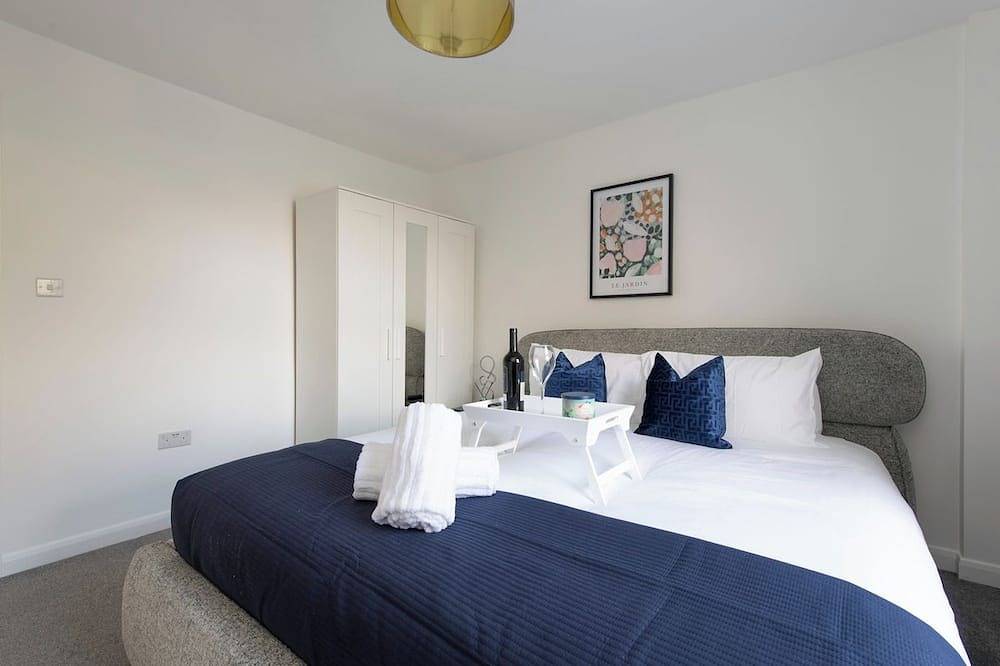 4-bed Maidstone House Sleeps 8 | Near East Station in Kent