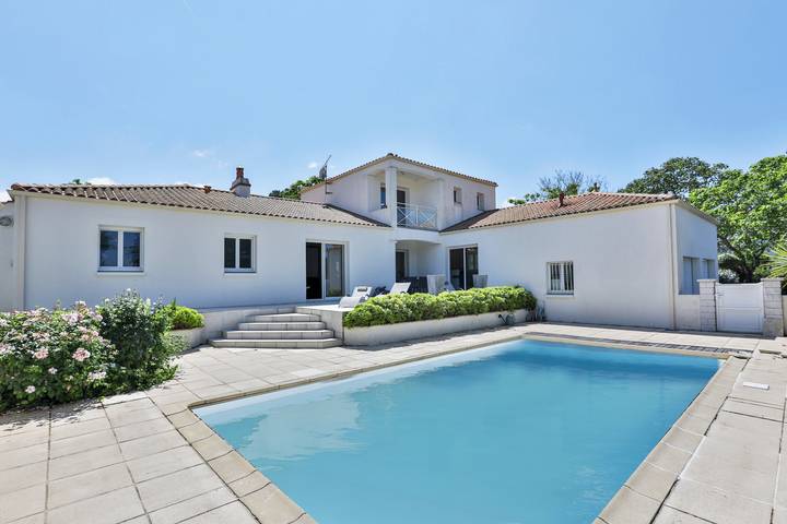 Location de vacances pour 10 personnes, avec terrasse et piscine dans Golf des Sables d'Olonne
