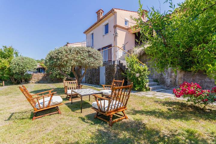 Ferienwohnung für 8 Personen, mit Terrasse und Garten