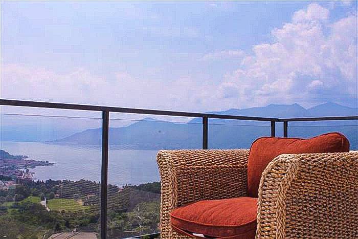 Appartamento intero, Appartamento vacanze per 4 persone con balcone in Comune di Luino, Lago Maggiore (Lombardia)