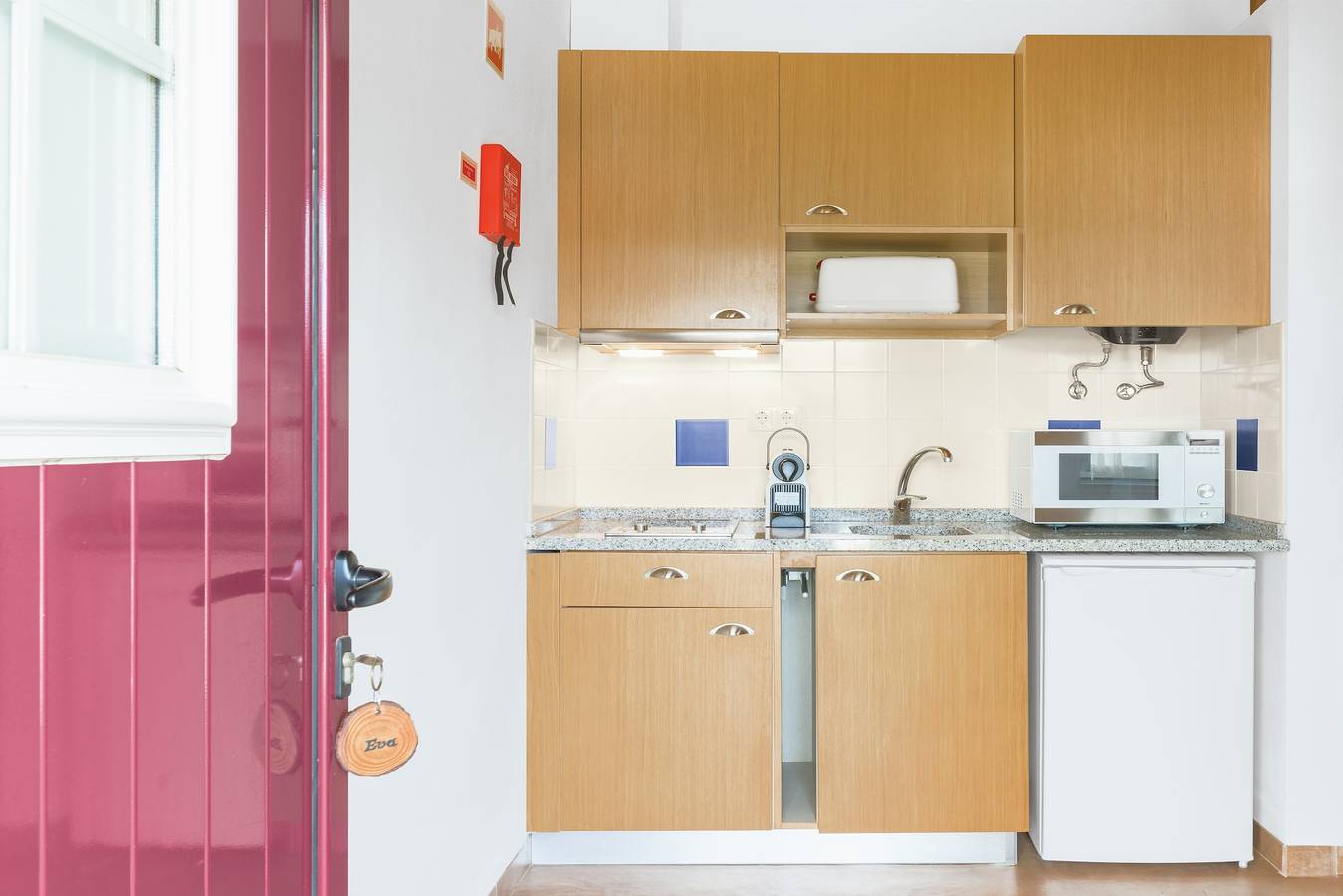 Apartamento entero, Casa de vacaciones 'Eva' con vistas a la montaña, Wi-Fi y aire acondicionado in São Luís, Costa Alentejana