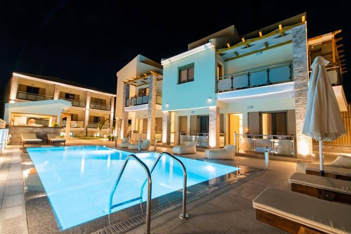 Ferienhaus für 2 Personen, mit Balkon und Terrasse sowie Garten und Pool