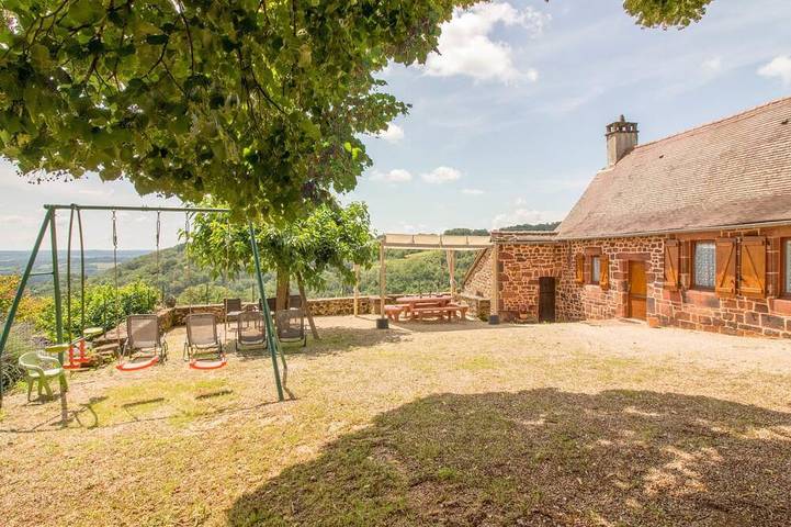 Location de vacances pour 6 personnes, avec terrasse et jardin, animaux acceptés à Meyssac