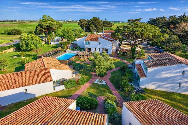 Hotel para 2 personas, con piscina además de jardín y vistas - 1