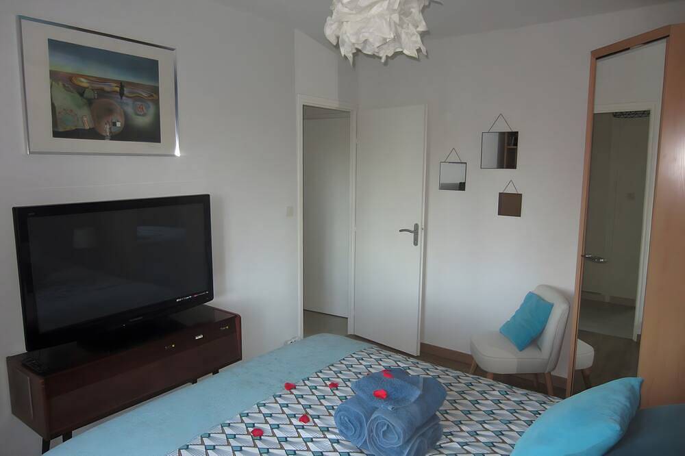 Chambre d’hôtes « Balnéo Spa Cœur À Cœur » avec piscine privée, Wi-Fi et climatisation in Carsan, Région de Nîmes