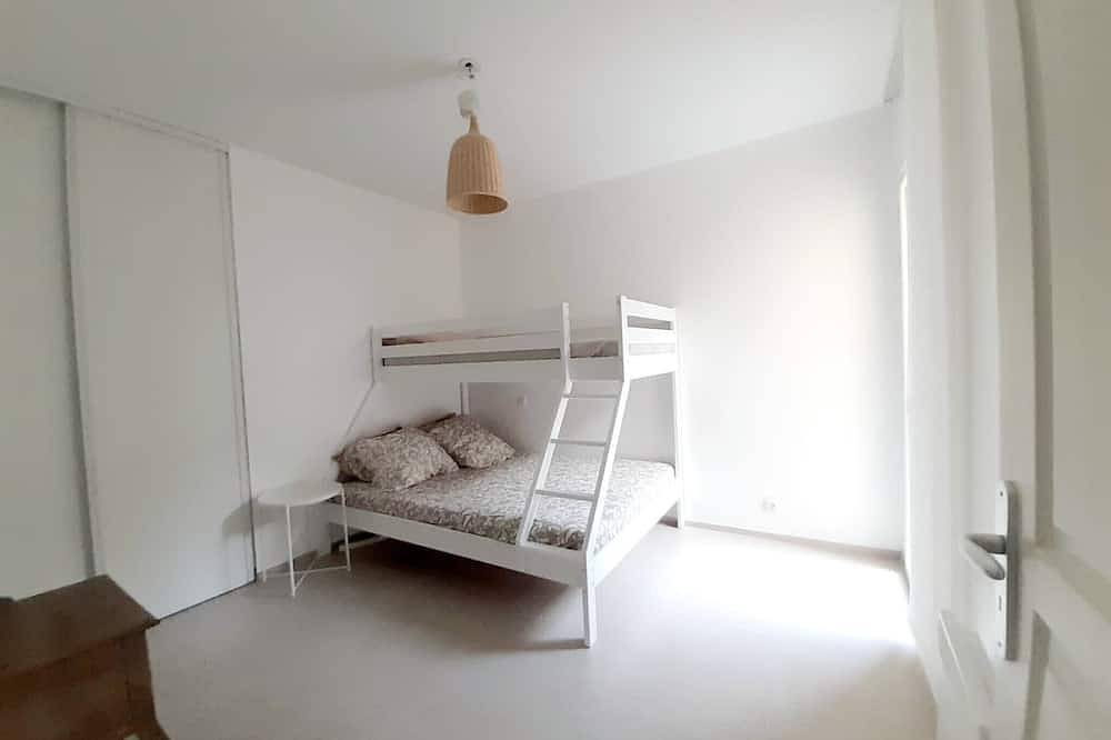 Apartamento entero, T3 sea view Sant Ambroggio with shady garden 2 minutes walk from the beach in Sant Ambroggio, Lumio