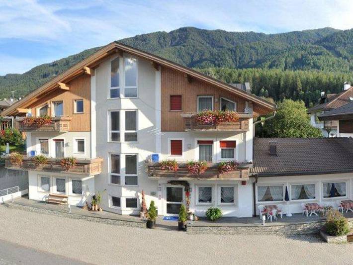 Ferienwohnung für 3 Personen, mit Ausblick und Balkon sowie Garten und Sauna, mit Haustier in Reischach Südtirol