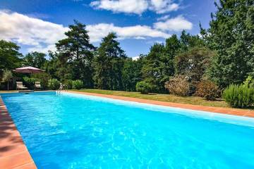 Gîte pour 8 personnes, avec jardin et terrasse à Montdurausse