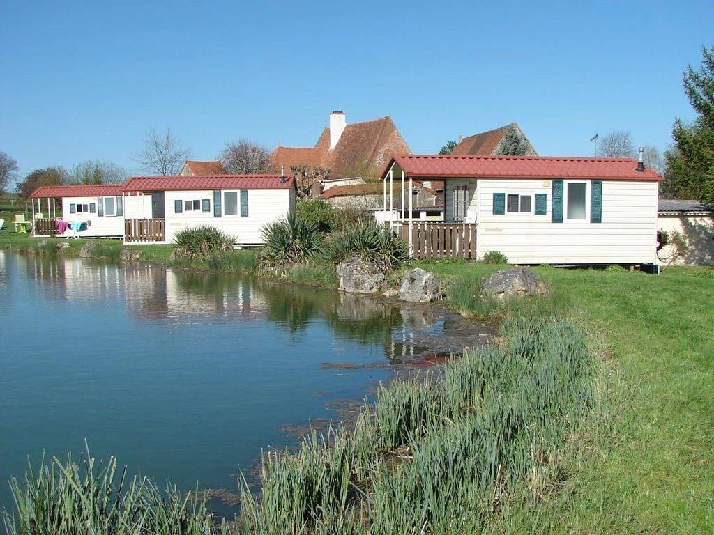 Zecamping 4* piscine couverte pataugeoire pet friendly tente clim 19m2 in Saint-Boil, Regio Chalon-sur-Saône